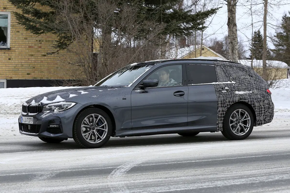 BMW Serie 3 Touring: avvistata la station wagon [Foto spia] (6)