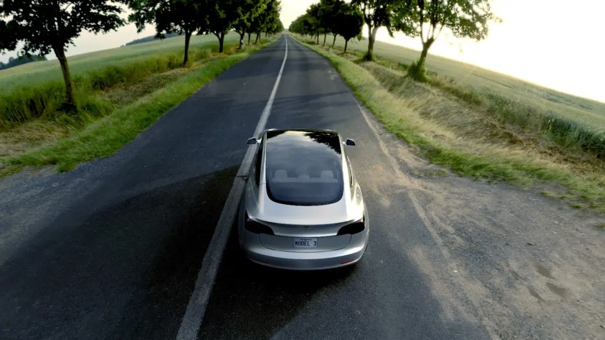 Tesla Model 3: la baby-elettrica per “tutti” (4)