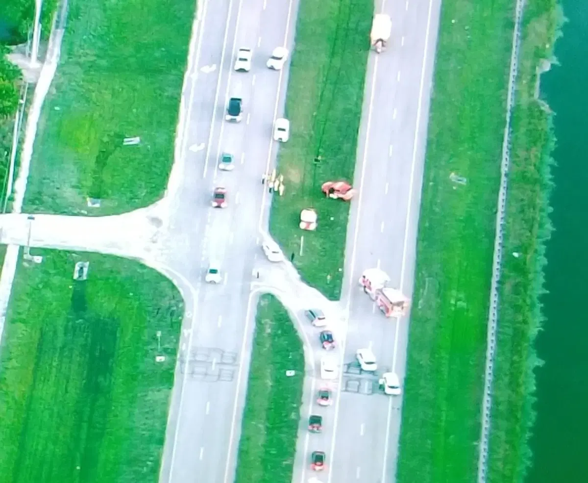 Incidente mortale fra Camion rimorchio e Tesla, Auto scoperchiata: in Florida la commissione sicurezza indaga [foto gallery] (9)