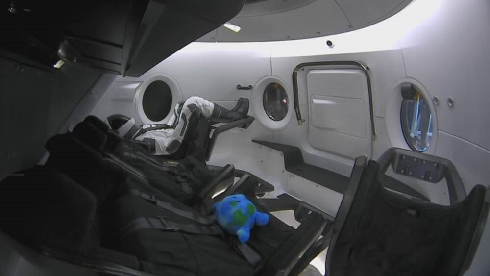 Passeggeri SpaceX verso lo spazio, sono un manichino e un pupazzo
