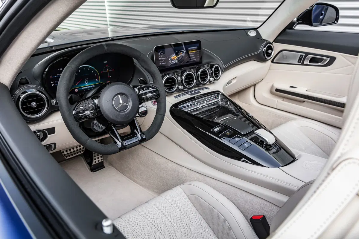 Mercedes AMG GT R Roadster, debutto al Salone di Ginevra 2019 (17)