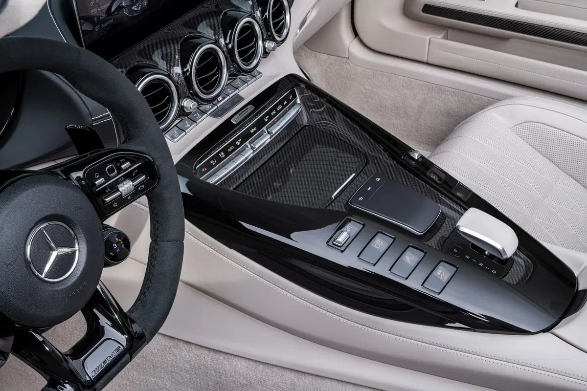 Mercedes AMG GT R Roadster, debutto al Salone di Ginevra 2019 (18)