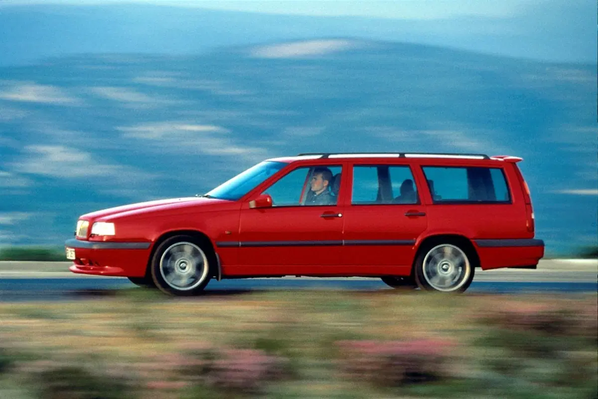 Volvo e la parabola della velocità: dalla 850 T5 SW al limite di 180 km/h (12)