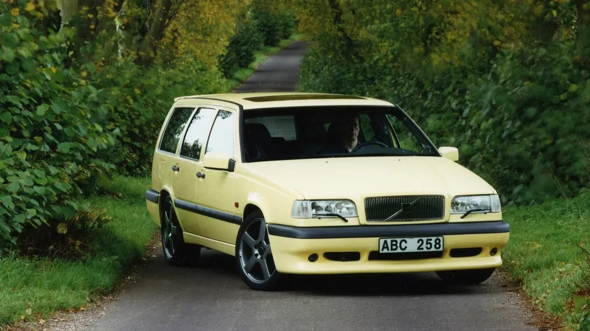 Volvo e la parabola della velocità: dalla 850 T5 SW al limite di 180 km/h (8)