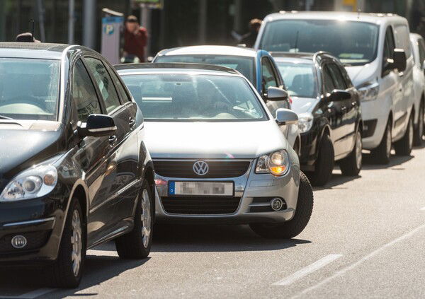 Quanto crescono le assistenze alla guida? Molto e non solo sulle auto premium [ricerca Bosch]