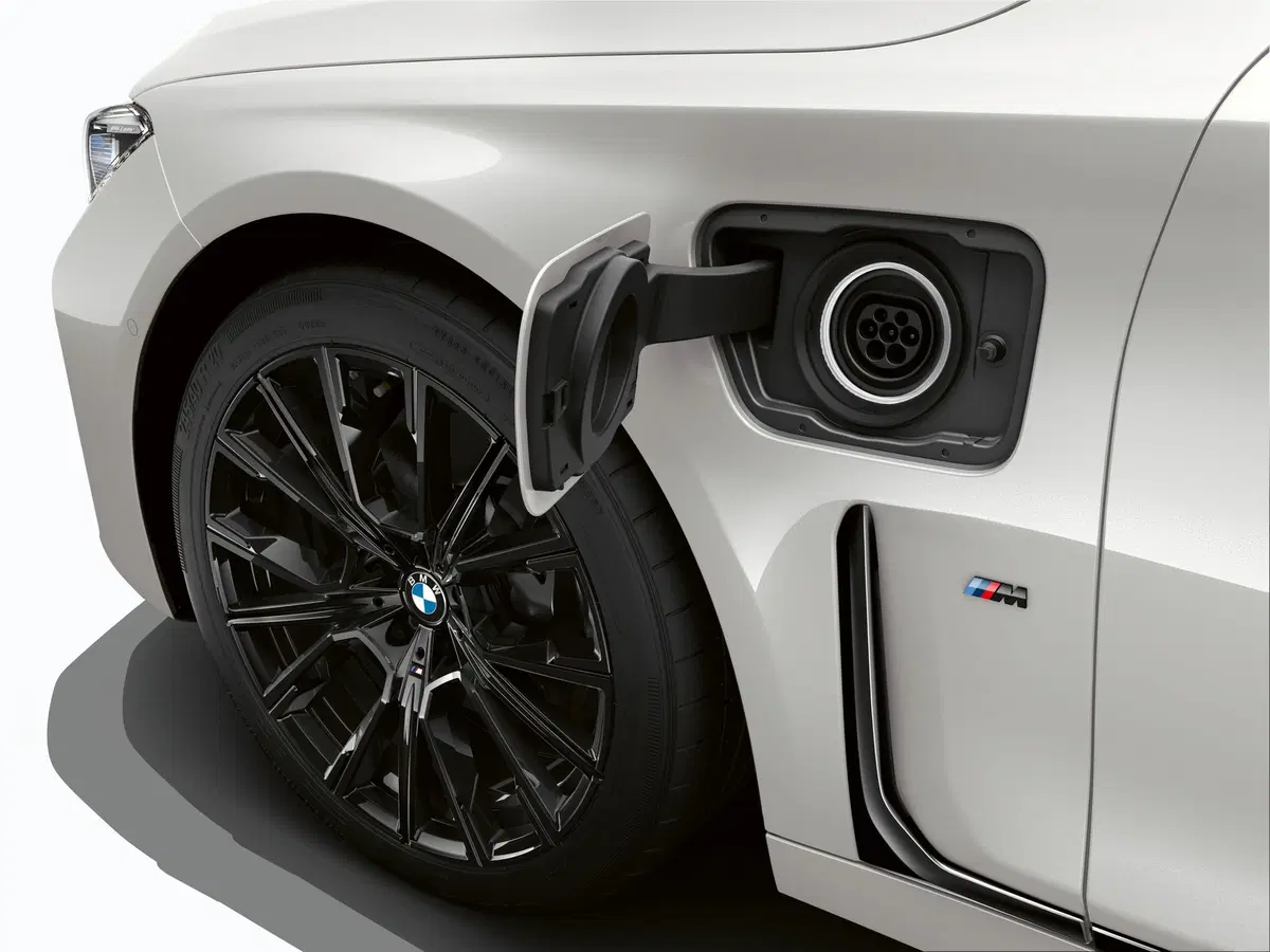 BMW, le ibride Plug-In al Salone di Ginevra 2019 (4)