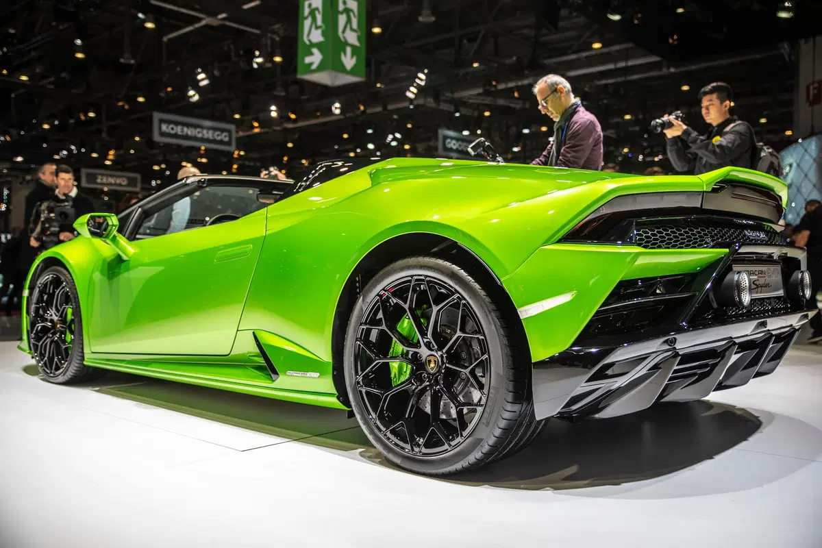 Lamborghini Huracan EVO Spyder al Salone di Ginevra 2019 [Video]