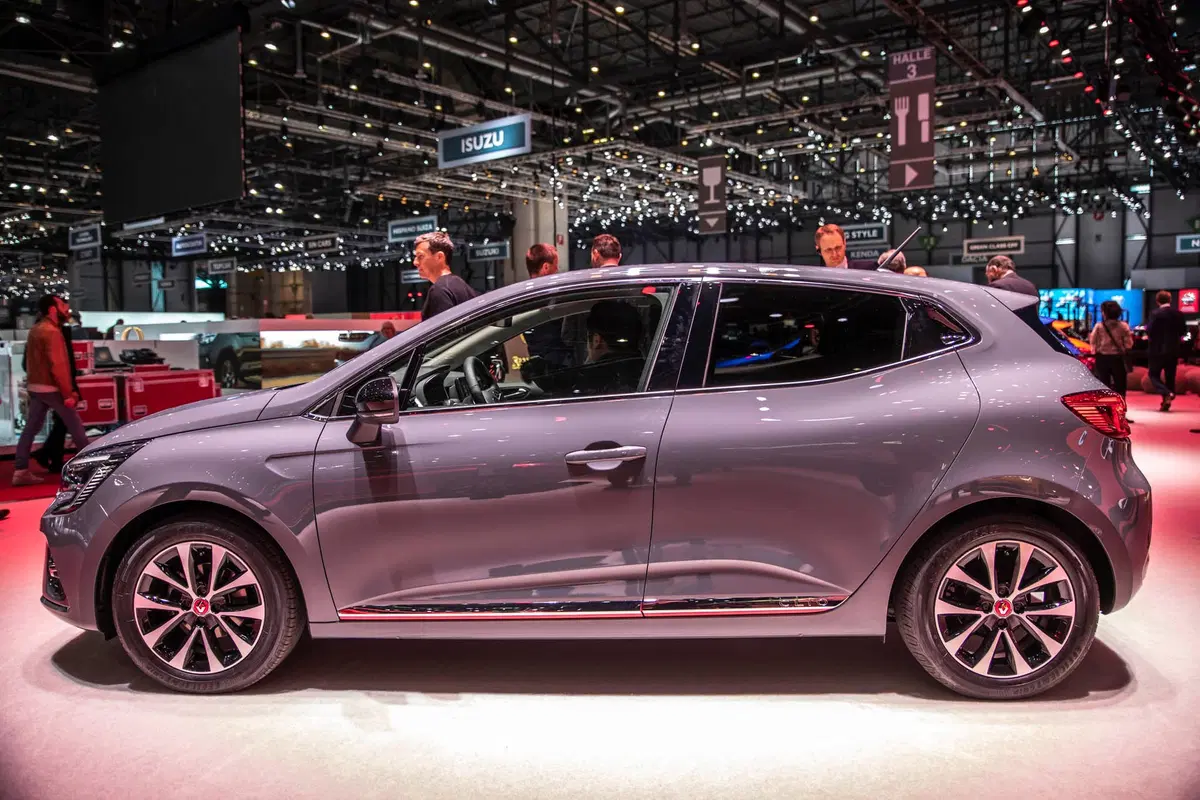 Nuova Renault Clio: ecco la 5^ generazione [Foto e video] (4)