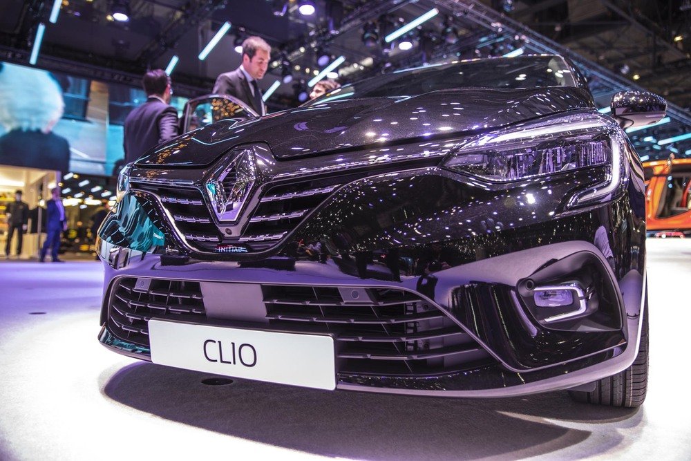 Il faro anteriore della nuova Renault Clio riprende lo stile della Megane