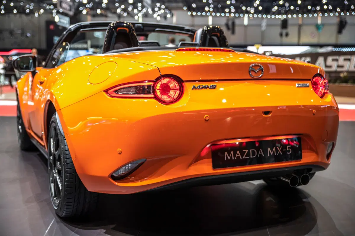 Mazda MX-5 30th Anniversary Edition, omaggio ai 30 anni della spider [Video] (2)