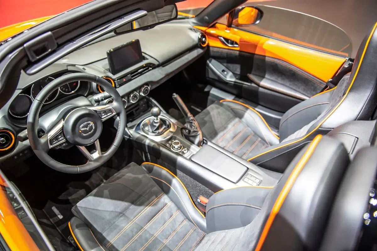 Mazda MX-5 30th Anniversary Edition, omaggio ai 30 anni della spider [Video] (4)