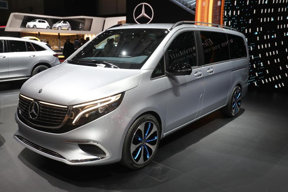 La concept car Mercedes EQV: &egrave; un van 100% elettrico