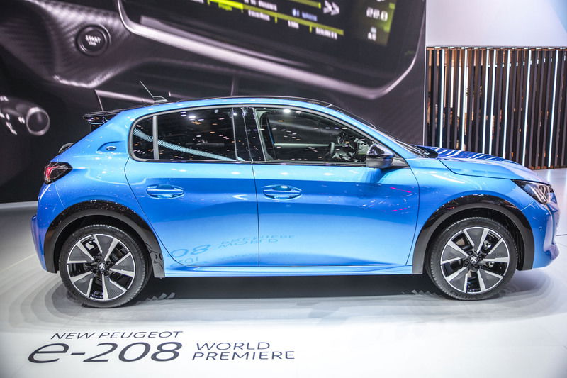 Il profilo della nuova Peugeot 208