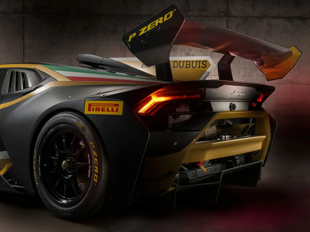 Lamborghini Huracan Super Trofeo Evo Collector 2019, speciale nero e oro (3)