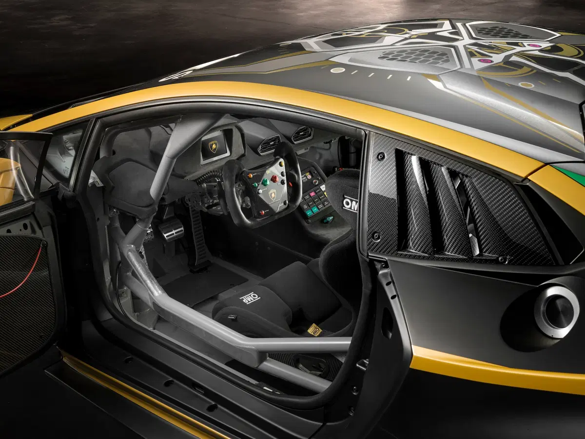 Lamborghini Huracan Super Trofeo Evo Collector 2019, speciale nero e oro (6)