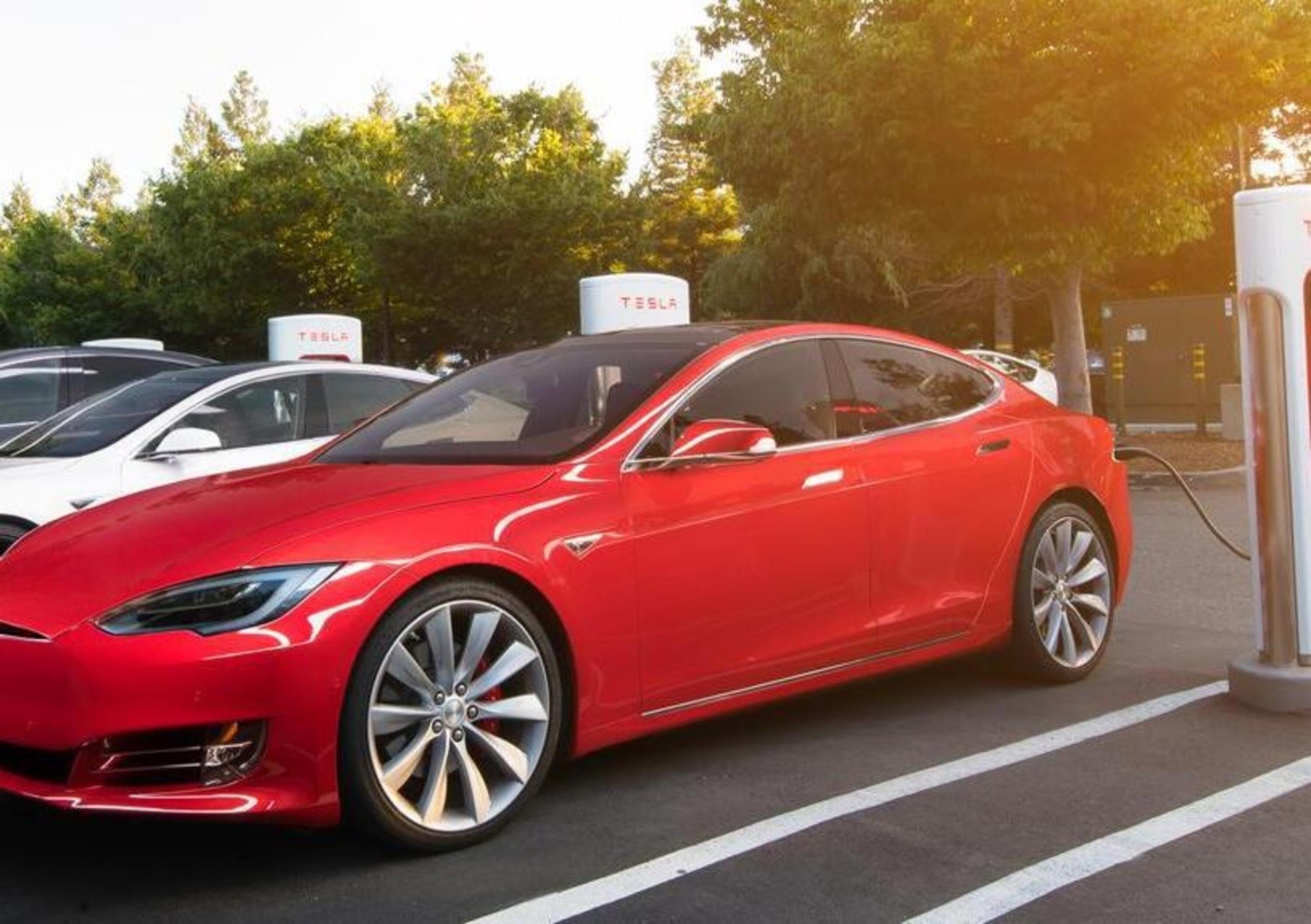 Tesla, con i Supercharger V3 tempi di ricarica dimezzati