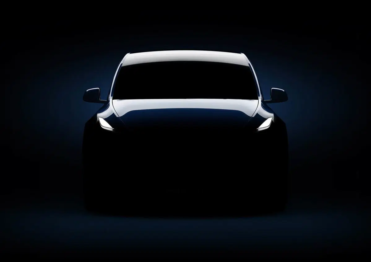 Tesla Model Y, ultimo teaser. Sar&agrave; svelata il 14 marzo