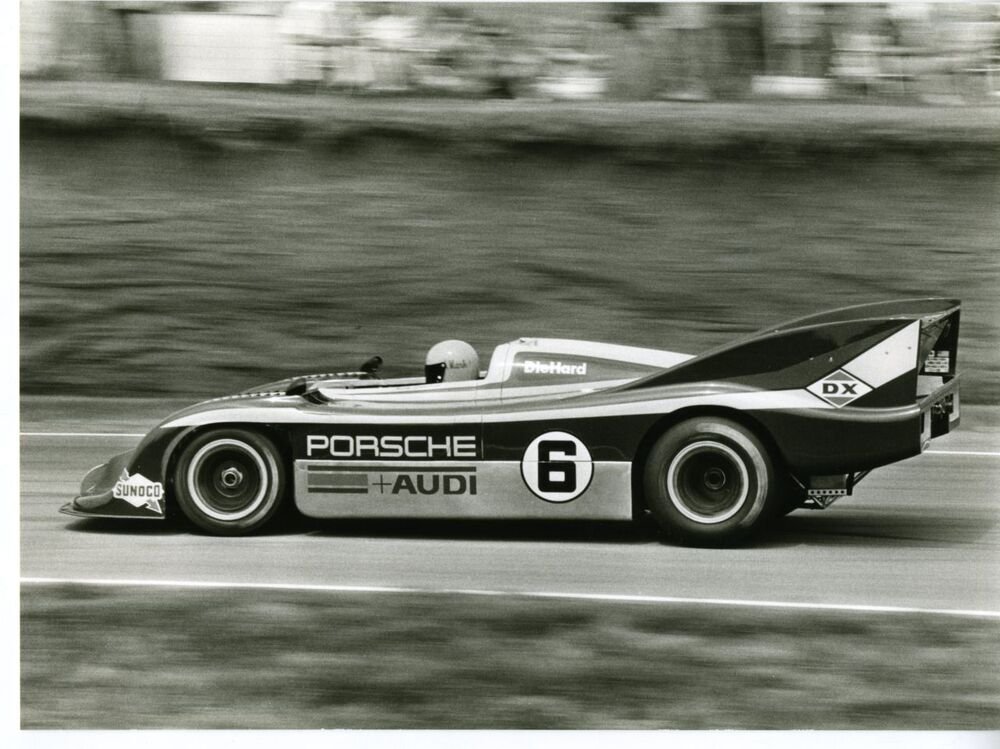 La straordinaria 917 sovralimentata del 1973, qui condotta da Mark Donohue, impiegava bielle in titanio. Questa vettura formidabile erogava 1100 cavalli in assetto di gara