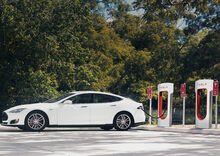 Tesla, Musk: Italia, arriveranno molti più Supercharger