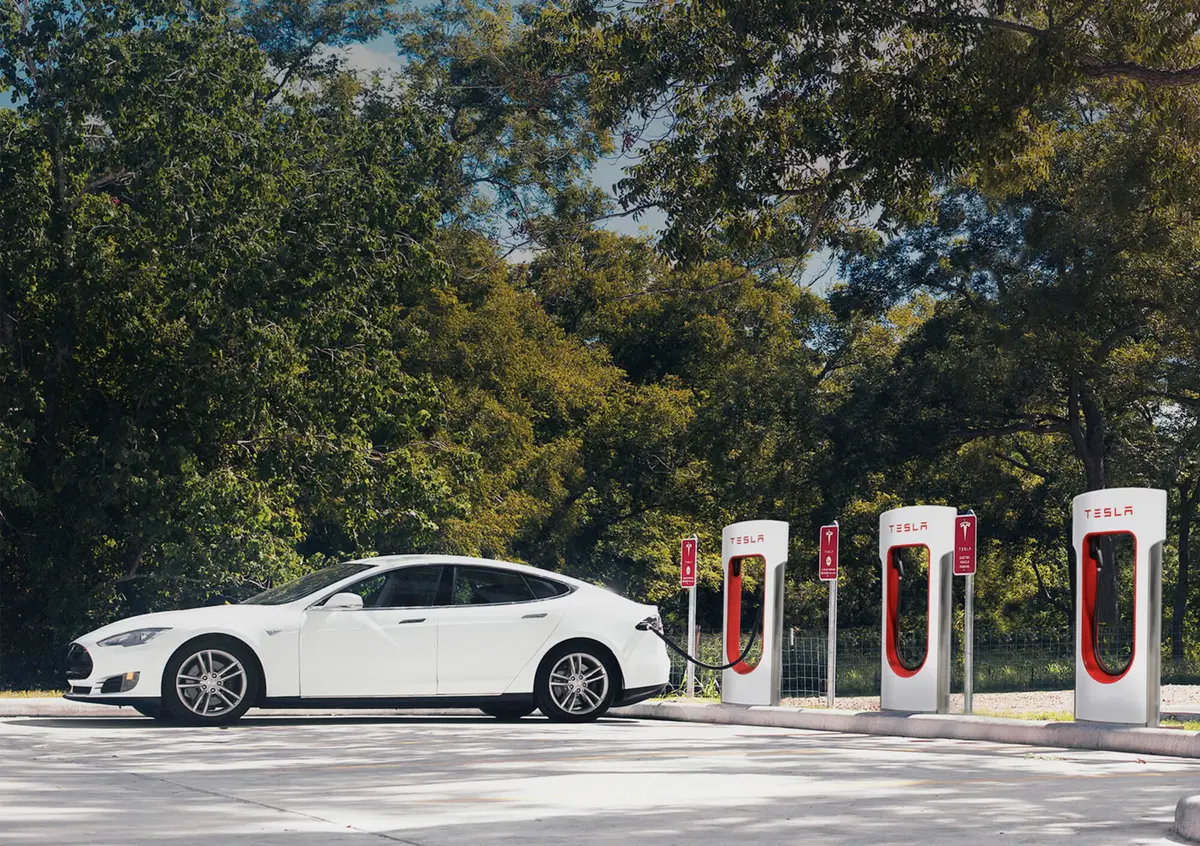 Tesla, Musk: "Italia, arriveranno molti pi&ugrave; Supercharger"