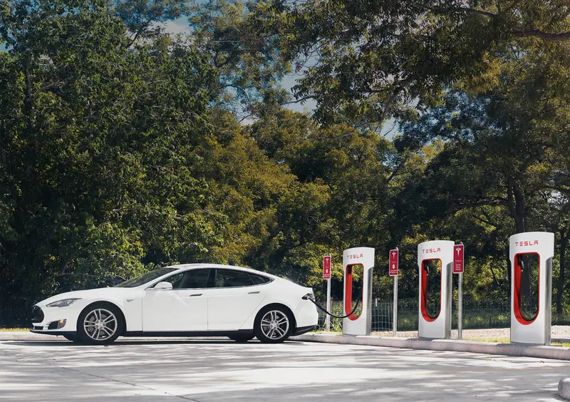 Tesla, Musk: "Italia, arriveranno molti pi&ugrave; Supercharger"