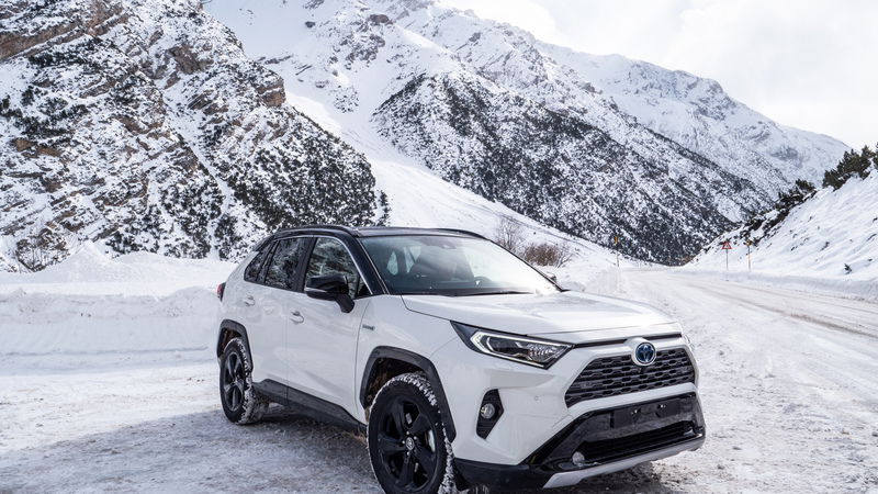 Toyota RAV4 2019: l&#039;arte della guida ibrida [Video]