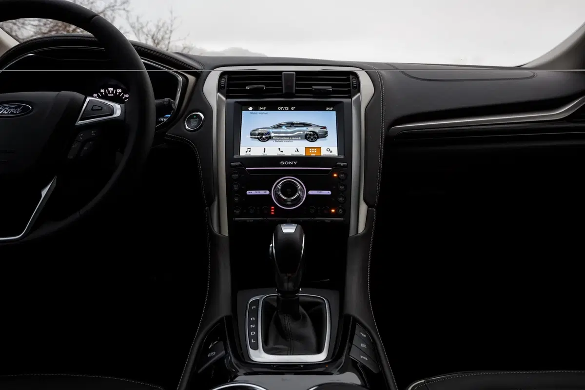 Ford Mondeo Wagon Hybrid Vignale: familiare di lusso sì, mild.. No! (6)