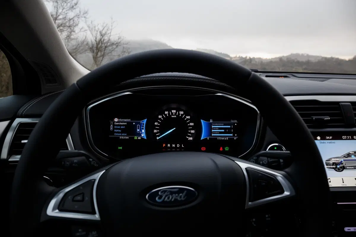Ford Mondeo Wagon Hybrid Vignale: familiare di lusso sì, mild.. No! (7)