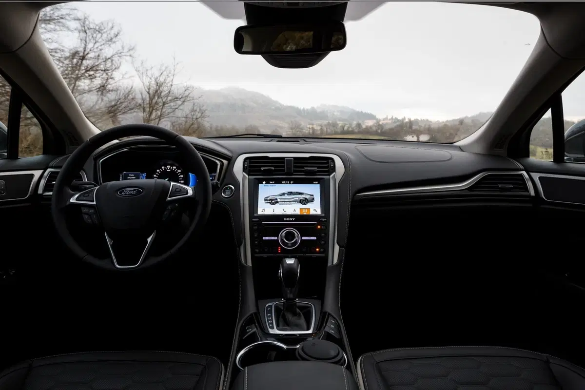 Ford Mondeo Wagon Hybrid Vignale: familiare di lusso sì, mild.. No! (9)