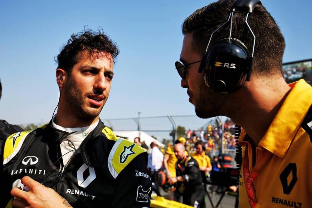 Ritiro per Daniel Ricciardo nella sua gara di casa