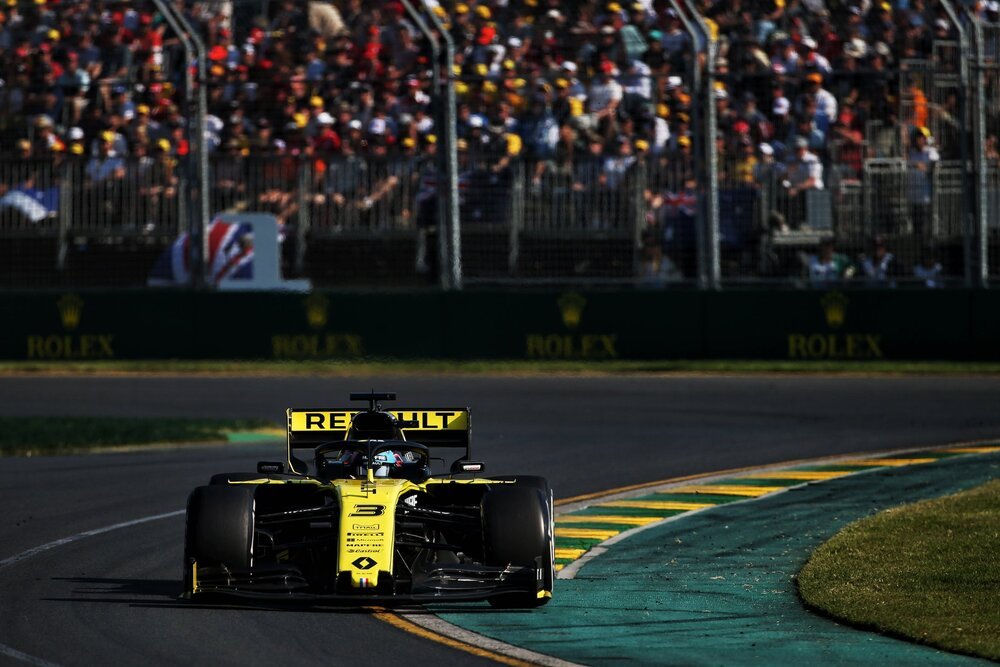 Ritiro per Daniel Ricciardo in Australia