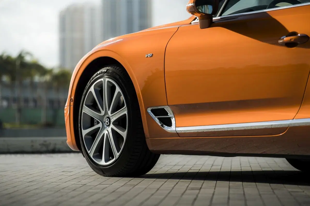 Bentley Continental GT V8, le nuove coupé e cabrio (12)