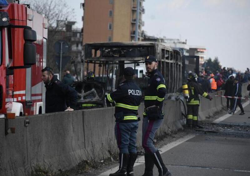 Sequestra e incendia bus con 51 ragazzini: &laquo;Volevo vendicare i morti in mare&raquo;