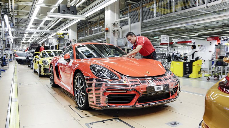 Porsche: maxibonus da 9.700 euro ai dipendenti 