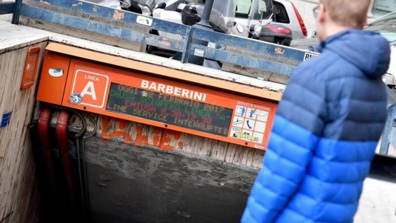 Roma, scale mobili della metro accartocciate. Nessun ferito