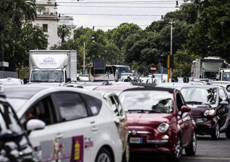 Blocco traffico Roma: stop alle auto domenica 24 marzo 