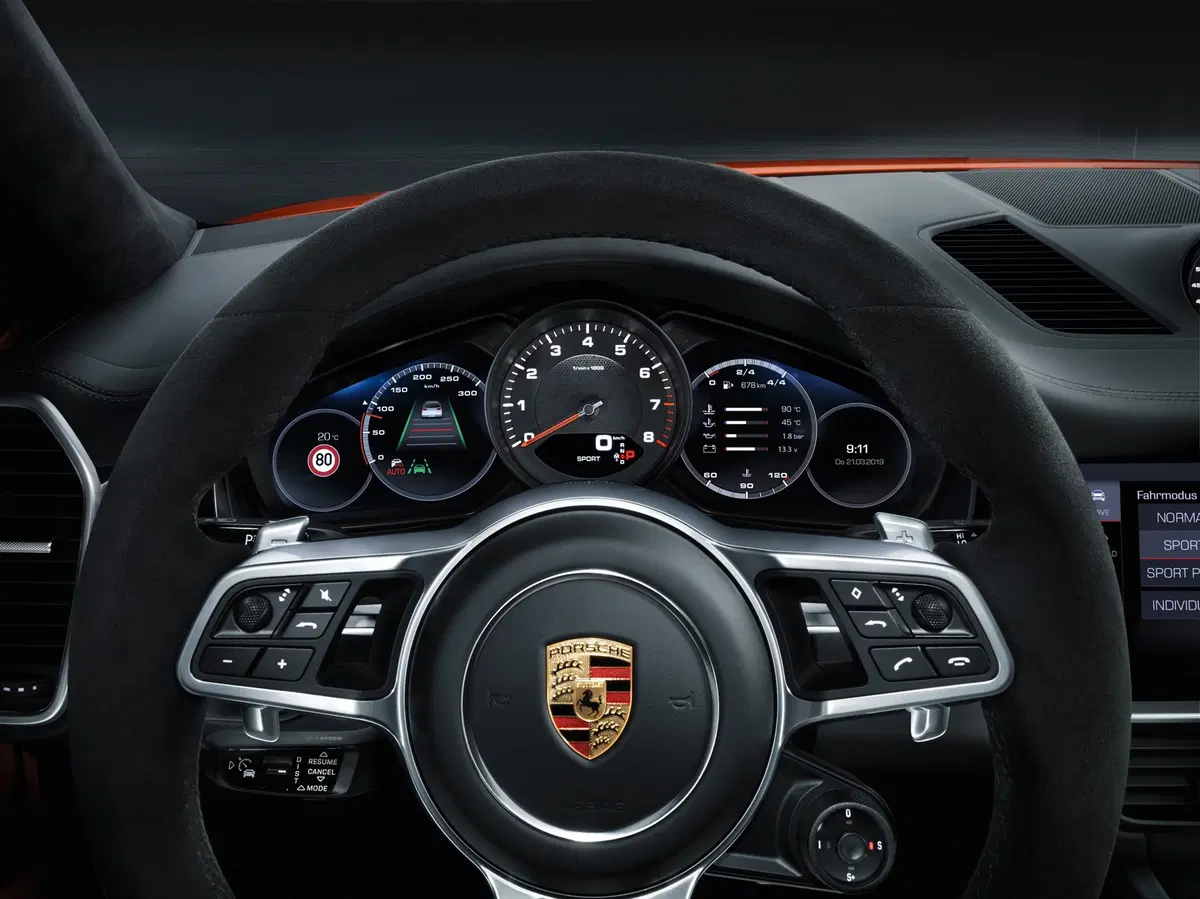 Nuovo SUV sportivo Porsche: la Cayenne diventa Coupé [foto gallery] (4)