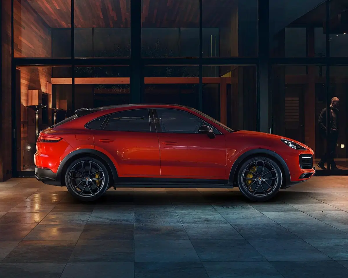 Nuovo SUV sportivo Porsche: la Cayenne diventa Coupé [foto gallery] (7)