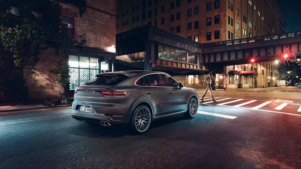 Nuovo SUV sportivo Porsche: la Cayenne diventa Coupé [foto gallery] (8)