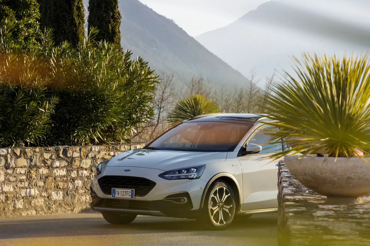 Ford Focus Active 2019, gamma completa e... più alta (2)