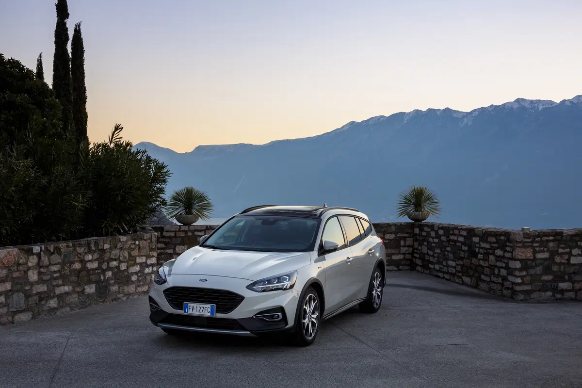 Ford Focus Active 2019, gamma completa e... più alta (5)