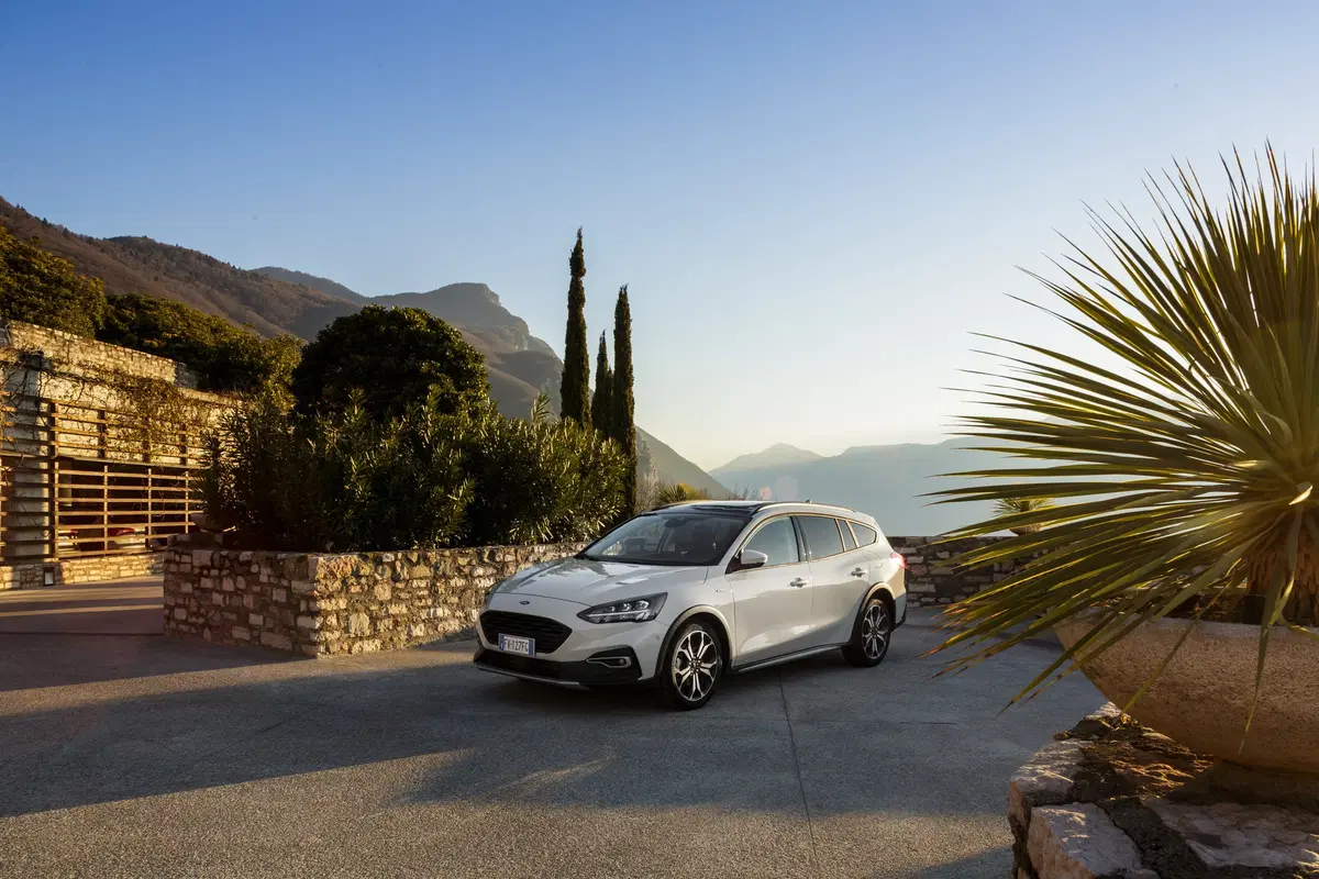 Ford Focus Active 2019, gamma completa e... più alta (6)