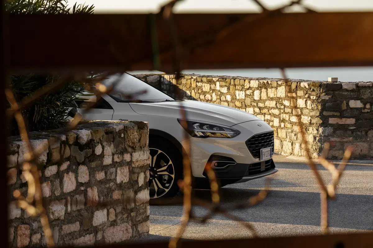Ford Focus Active 2019, gamma completa e... più alta (4)
