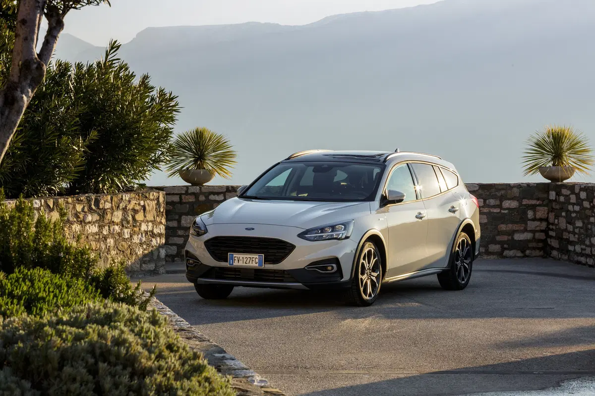 Ford Focus Active 2019, gamma completa e... più alta (9)