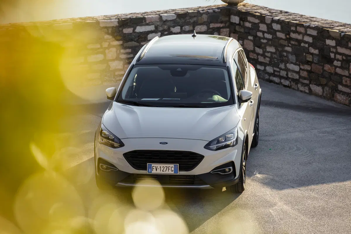 Ford Focus Active 2019, gamma completa e... più alta (8)