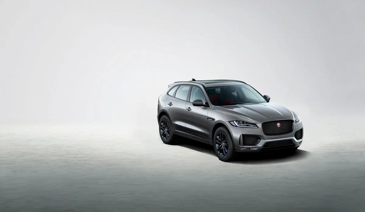 Jaguar F-Pace, arrivano le serie speciali 300 Sport e Chequered Flag (3)