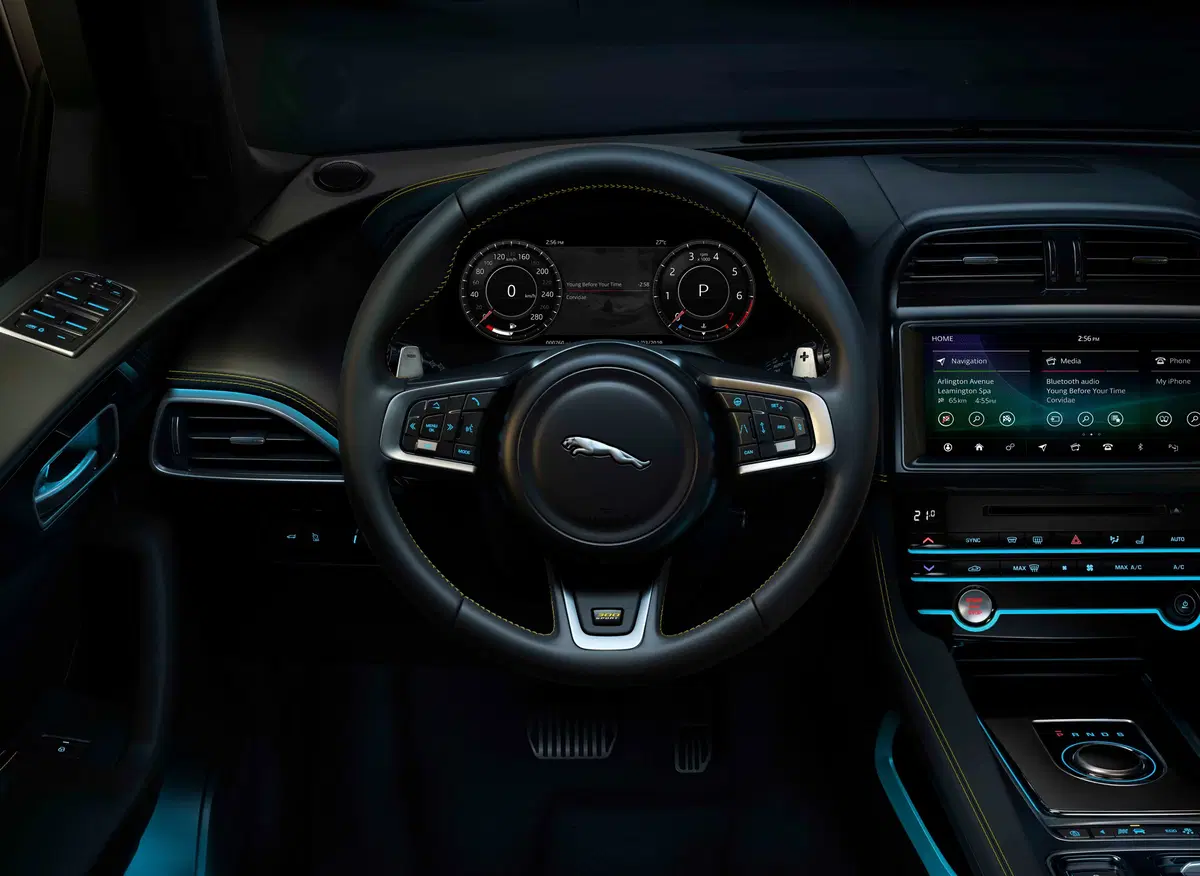Jaguar F-Pace, arrivano le serie speciali 300 Sport e Chequered Flag (13)