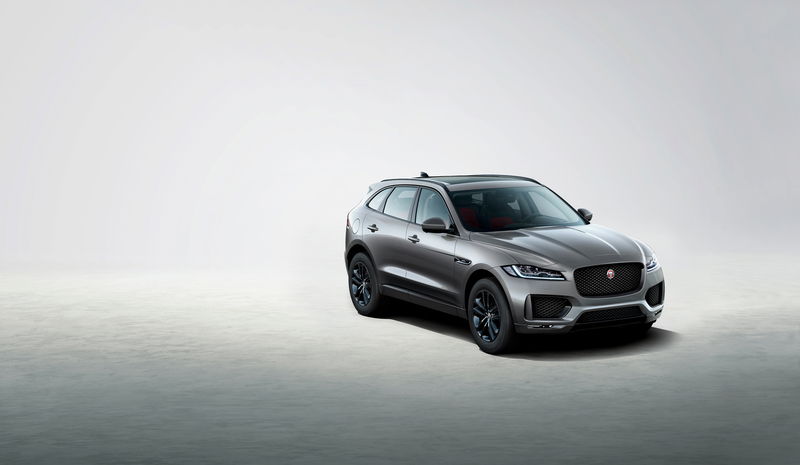 La Jaguar F-Pace Chequered Flag