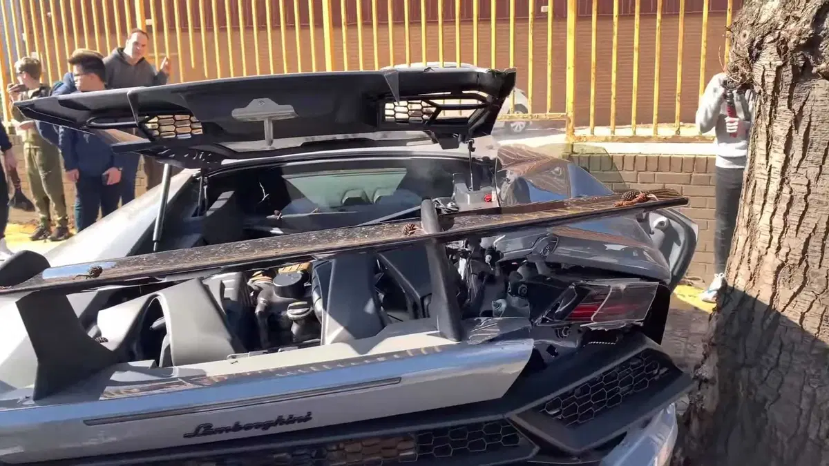 Lamborghini Huracan Performante, brutto incidente durante un raduno 