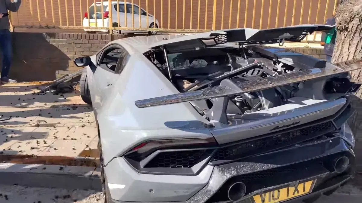 Lamborghini Huracan Performante, brutto incidente durante un raduno  (3)